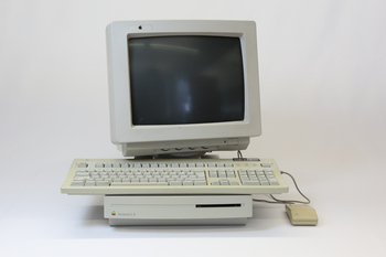 Apple Maintosh LC2 (1992)0 -- "Pizzaschachtel"